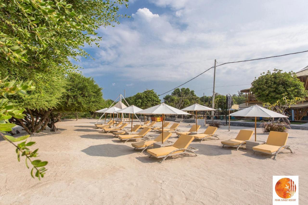 Pearl Sunset Resort Gili Trawangan Exterior photo